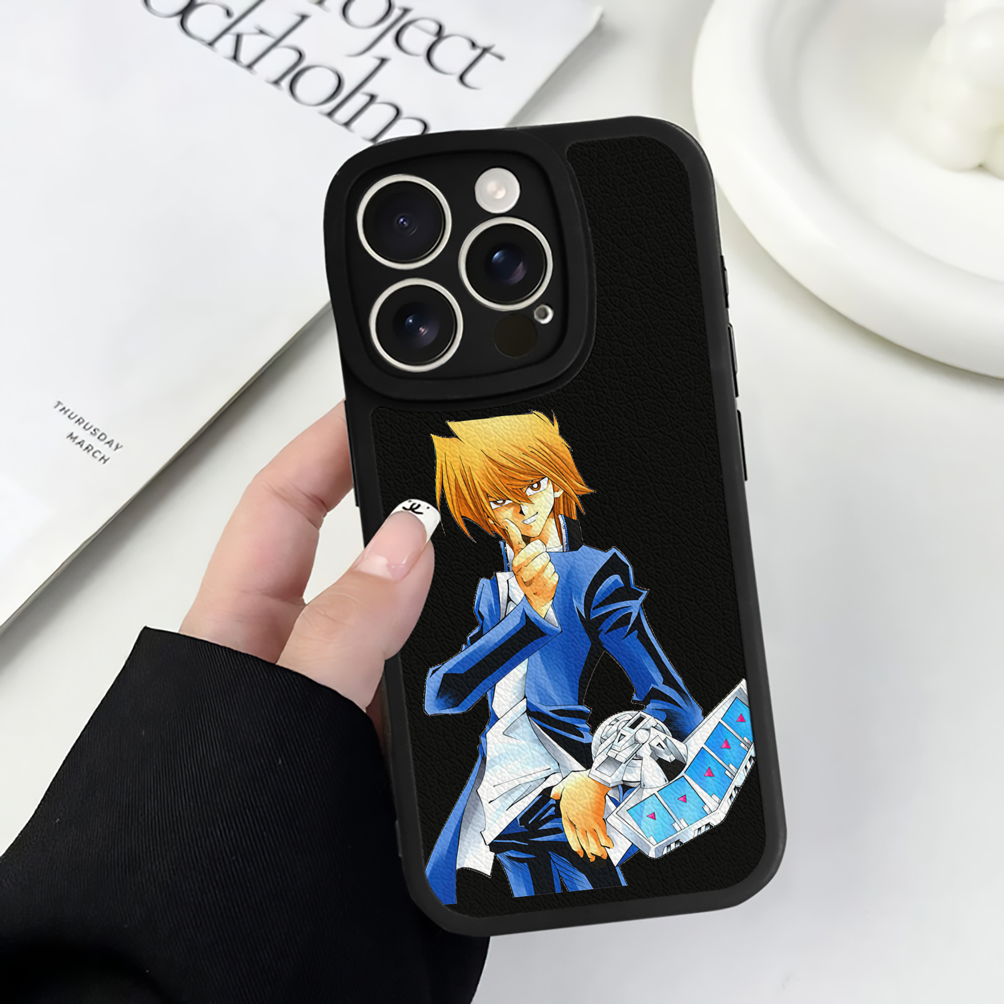 遊☆戯☆王 Yu-Gi-Oh! 【iPhone 16シリーズ対応】シリコンスマホケース（レザー調） 材質：シリコン